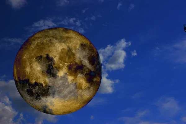 Vista Del Cielo Ciudad Con Una Luna Concepto Planeta —  Fotos de Stock