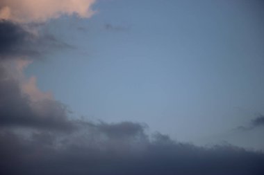 bulutlu gökyüzü arkaplan görüntüsü