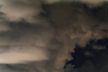 koyu bulutlu gökyüzü görünümü 