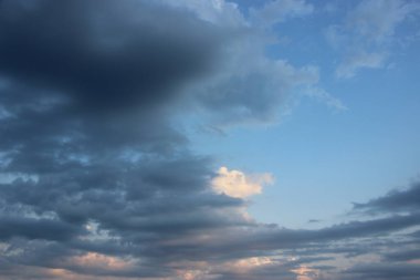 bulutlu gökyüzü arkaplan görüntüsü