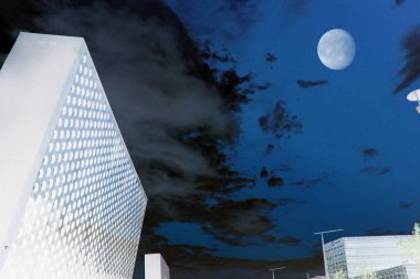 Şehir gökyüzü manzarası Ay, gezegen konsepti  