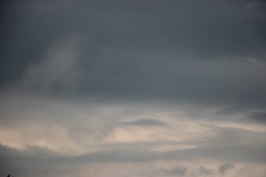 koyu bulutlu gökyüzü görünümü 