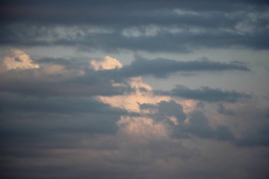 bulutlu gökyüzü arkaplan görüntüsü