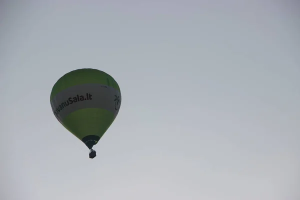 空の熱気球の眺め — ストック写真