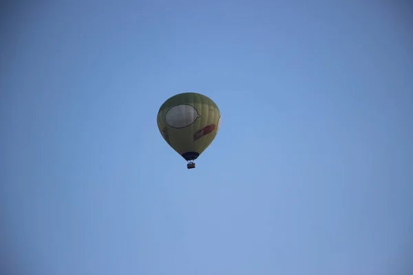 Widok Balonu Gorące Powietrze Niebie — Zdjęcie stockowe