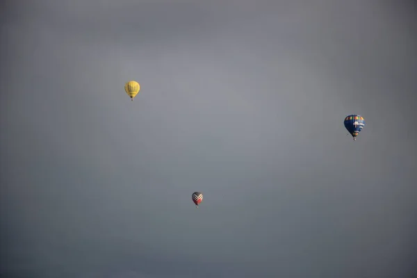 Céu Nublado Vista Fundo Com Balões Quente — Fotografia de Stock