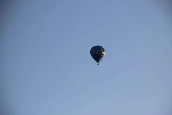 Widok Balonu Gorące Powietrze Niebie — Zdjęcie stockowe