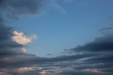 bulutlu gökyüzü arkaplan görüntüsü