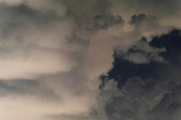 Dunkler Bewölkter Himmel — Stockfoto