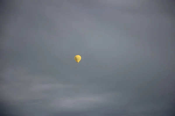 Cielo Nublado Vista Fondo Con Globos Aire Caliente — Foto de Stock