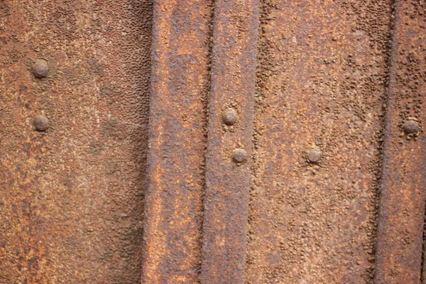 Enferrujado Metal Velho Porta Fundo Vista — Fotografia de Stock
