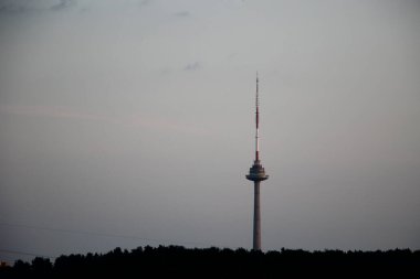 TV kulesinin yüksek irtifa inşaatı