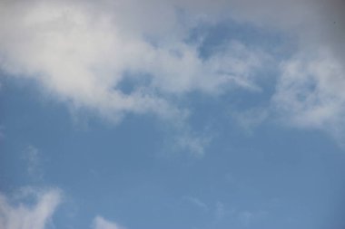 Güzel bulutlu gökyüzü manzarası 