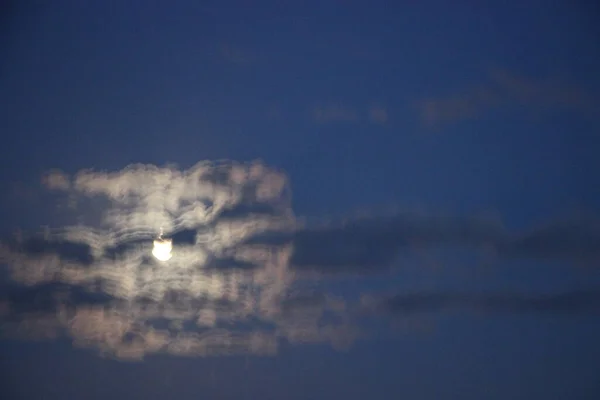 Pemandangan Langit Yang Indah Dengan Bulan — Stok Foto