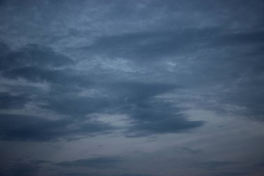 Güzel bulutlu gökyüzü manzarası 