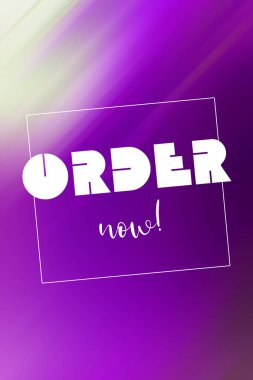 Renkli arkaplanda şimdi pankart düzenle