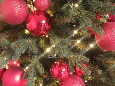 Yılbaşı ağacı süsleri görünümünü kapat