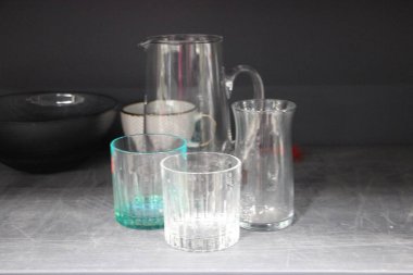 Yemek pişirmek için mutfak eşyaları kümesi