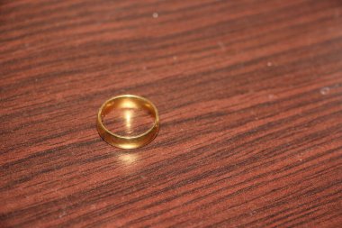 Aynada altın yüzükler