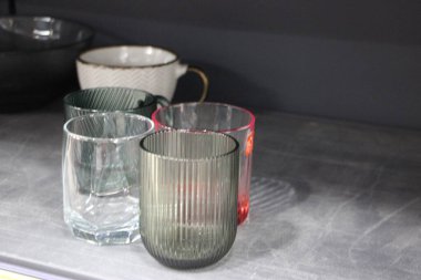 Masada bir kadeh şarap.