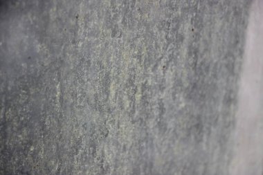 İnce renk değişimlerine ve pürüzlülüğe sahip betonun desenli yüzeyi, arka plan kullanımı için uygundur.