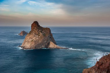 Roque en Taganana, Taganana 'nın Tenerife, İspanya, Kanarya Adaları' ndaki manzaraları. Noel boyunca Taganana 'dan Anaga Dağları' na, oradan da Tenerife Kanarya Adaları 'nın kuzeyindeki Afur' a yürümek.