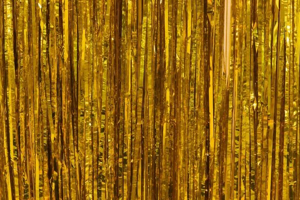 Enfeite Festivo Cor Dourada Chuva Dourada Como Pano Fundo Textura — Fotografia de Stock