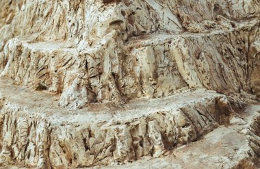 Taşın dokusu bej. Kaya, dekoratif taş. Taşın pürüzlü dokusu. Arkaplan ve doku.