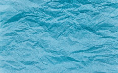 Buruşmuş mavi kağıdın dokusu. Hediyeleri ve çiçekleri paketlemek için kağıt. Tishyu kağıdından yapılan soyut arkaplan.