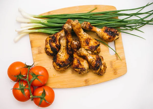 Kaki Ayam Goreng Berbaring Papan Kayu Ayam Shish Kebab Dengan — Stok Foto