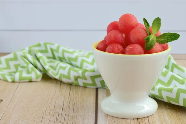 Wassermelonenkugeln in einer Schüssel — Stockfoto