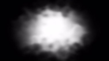 Siyah arkaplanda hareket eden soyut beyaz ışık lekesi. Siyah arkaplana yapıştırma yeri kopyala. Döngü canlandırma tek renkli arkaplanı