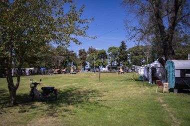 Chascomus, Buenos Aires Eyaleti, Arjantin - 14 Mart 2021: Chascomus el sanatları fuarı manzarası