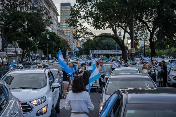 ブエノスアイレス アルゼンチン 4月2021 学校の閉鎖と新しい門限に抗議する人々 — ストック写真