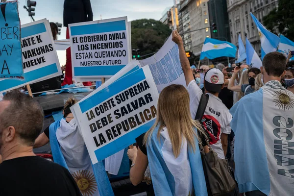 ブエノスアイレス アルゼンチン 4月2021 学校の閉鎖と新しい門限に抗議する人々 — ストック写真