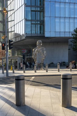 Londra, Birleşik Krallık - 16 Mayıs 2025: Jaume Plensa tarafından yaratılan 