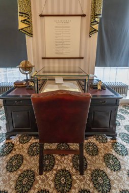 Londra, Birleşik Krallık - 18 Mayıs 2025: Kensington Sarayı 'nda Kraliçe Victoria tarihi yazı masası