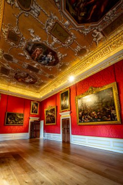 Londra, Birleşik Krallık - 18 Mayıs 2025: Kensington Sarayı 'ndaki Kings Galerisi' nin mimari mirası