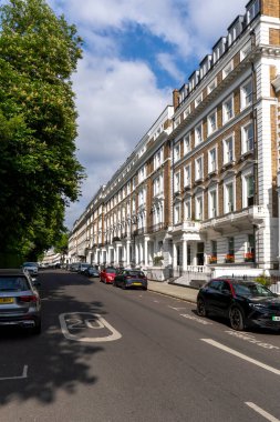 Londra, Birleşik Krallık - 18 Mayıs 2025: Notting Hill 'deki lüks konut manzarası