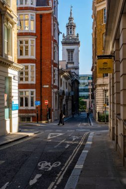 Londra, Birleşik Krallık - 19 Mayıs 2025: College Hill 'den St. Michael Paternoster Royal Kilisesi