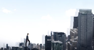 Genç işadamı New York 'a tırmanıyor. Kariyer gelişimi kavramı.