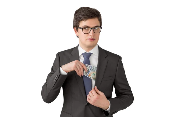 Hombre astuto poniendo billetes de cien dólares en el bolsillo del pecho . — Foto de Stock