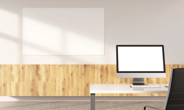 Mur blanc avec fond en bois, affiche vierge dessus. Table avec ordinateur devant . — Photo