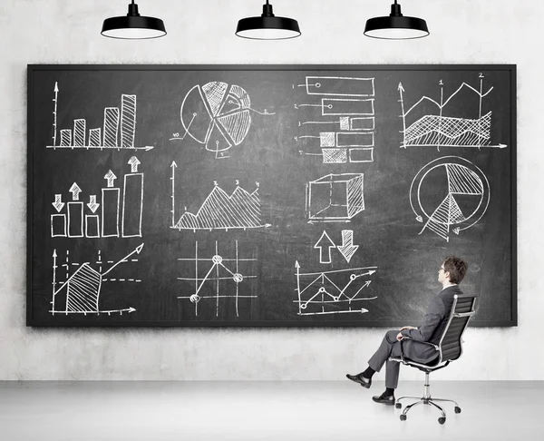 Businessman on chair, thinking — Stockfoto