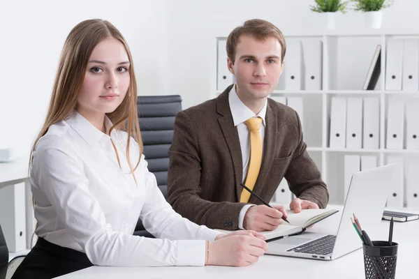 Empresário e empresária — Fotografia de Stock