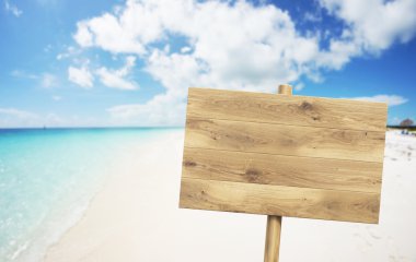 Sahilde ahşap nameboard. Deniz ve gökyüzü arka plan. Bilgi kavramı. Kadar alay et. 3D render
