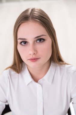 iş yerinde iş kadını