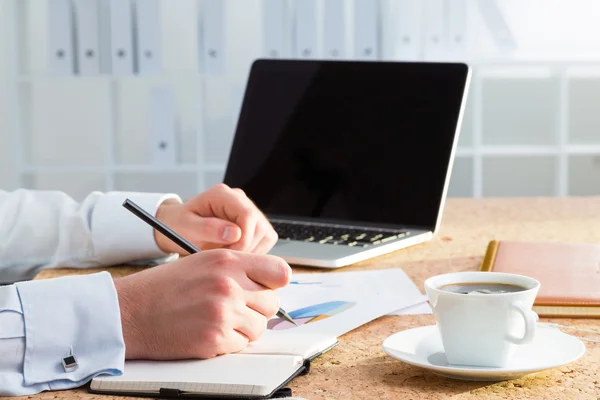 Empresário no trabalho — Fotografia de Stock