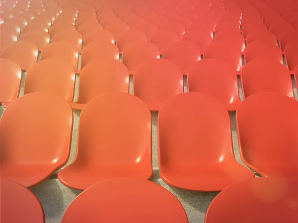 Asientos de plástico rojo — Foto de Stock