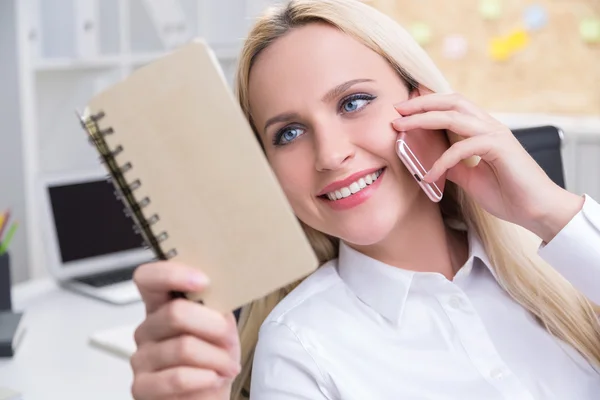 Imprenditrice al lavoro — Foto Stock